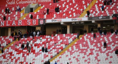 4 Eylül Stadyumu’nda maça taraftar ilgi göstermedi
