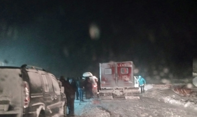 Ağrı’da kepçe uçurumdan düştü: 1 ölü, 2 kayıp