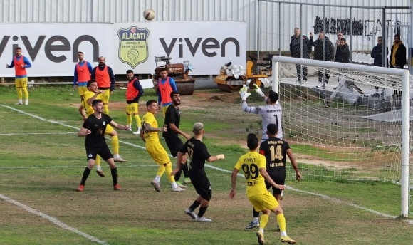 Alaçatıspor sahasında iki takımda golü bulamadı