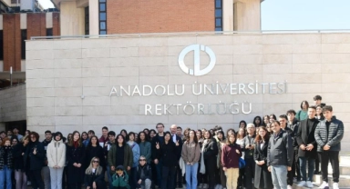 Anadolu Üniversitesi aday öğrencileri için kampüs turları düzenliyor