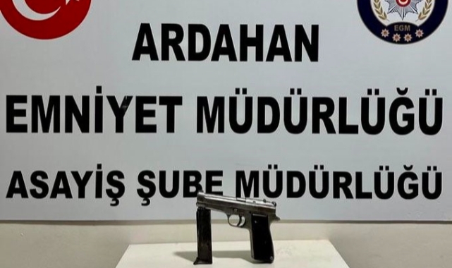 Ardahan'da ruhsatsız silah ve uyuşturucu operasyonu