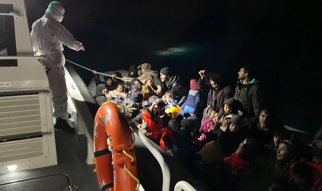 Ayvacık açıklarında 77 kaçak göçmen yakalandı