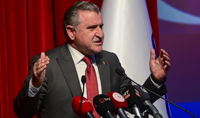 Bakan Aşkın Bak, hakeme yönelik şiddeti kınadı