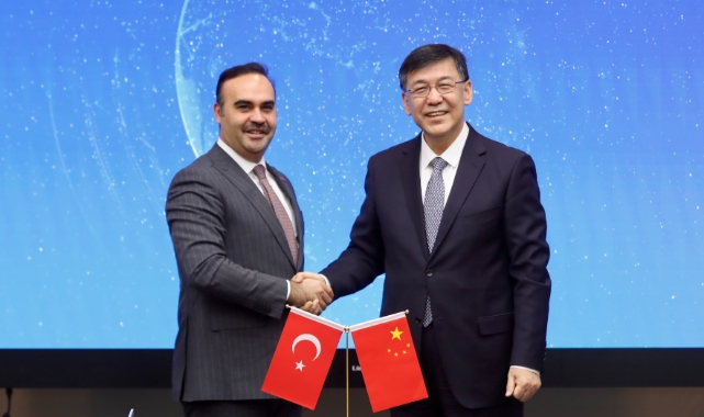 Bakan Kacır'dan Türkiye'nin elektrikli araç vizyonuna ilişkin açıklama