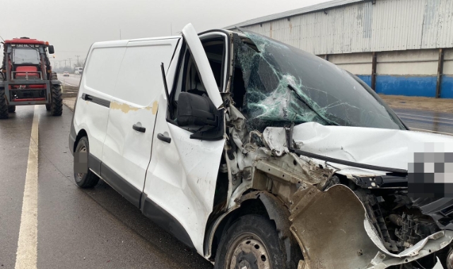 Balıkesir'de kamyonet ile TIR çarpıştı: 1 yaralı