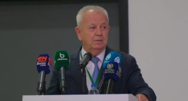 Başkan Sakder futbolcuların satılmasını istemiyor