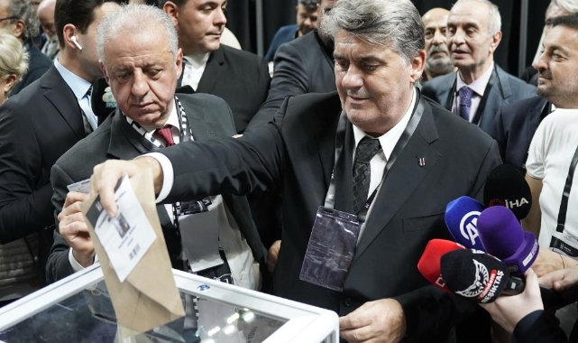 Beşiktaş Başkan Adayı Serdal Adalı sandık başına geldi