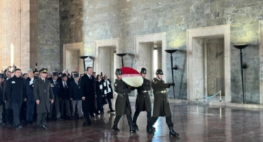 Beşiktaş Başkanı Arat ve beraberindeki heyet, Anıtkabir'i ziyaret etti