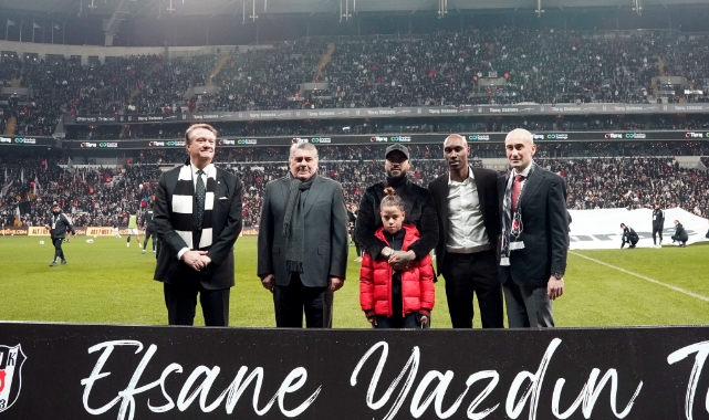 Beşiktaş'ta Quaresma ve Atiba’ya plaket verildi