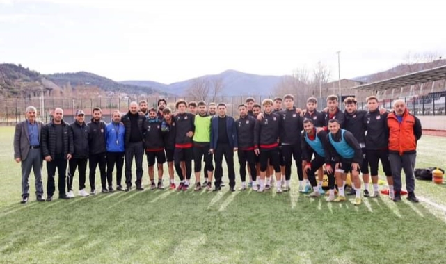 Bilecik Valisi Aygöl, futbolcuları ziyaret etti