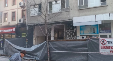 Bina yıkımı az daha faciaya dönüşecekti!