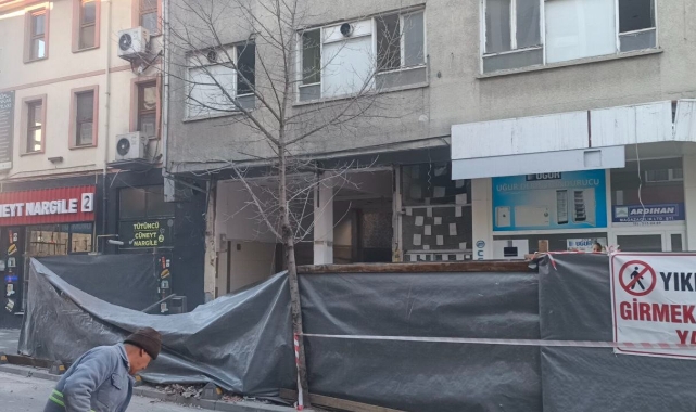 Bina yıkımı az daha faciaya dönüşecekti!