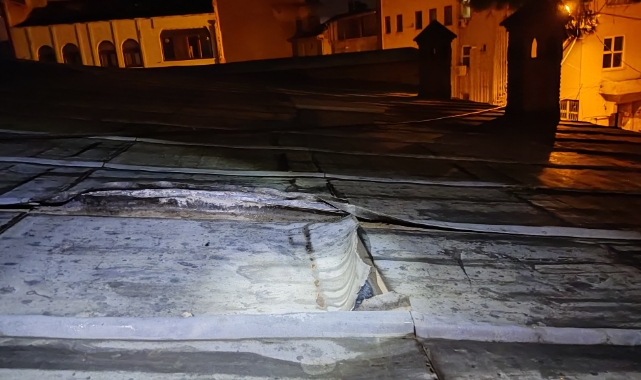 Bursa'da 17 yaşındaki şüpheli kurşun levhaları çalmak isterken yakalandı