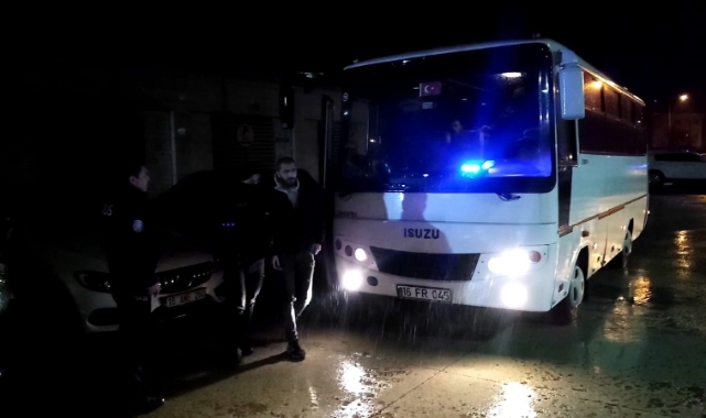 Bursa’da bir dairede yaşayan 17 kaçak göçmen yakalandı