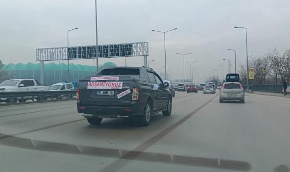 Bursa'da boşanma davasına aracını süsleyip gitti!