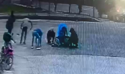 Bursa'da düşen zeytinleri toplamak için seferber oldular