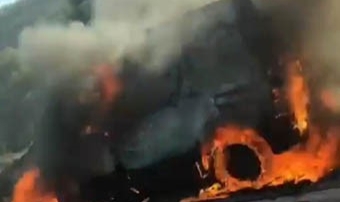 Bursa'da kamyonet yol ortasında alev topuna döndü