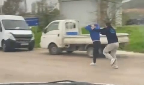 Bursa'da kovaladığı kişi yakalayıp böyle darp etti