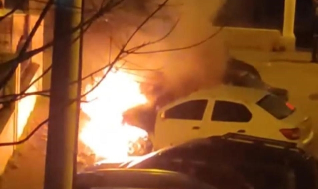 Bursa'da otoparktaki Araç Alev Alev Yandı!