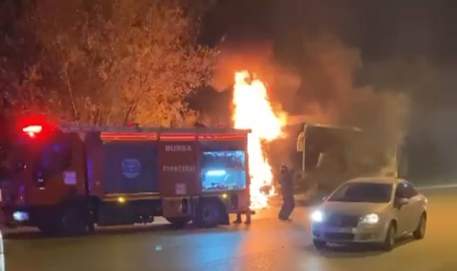 Bursa'da seyir halindeki servis otobüsü alevlere teslim oldu