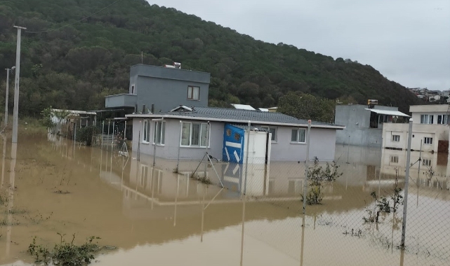 Bursa Mudanya'nın sayfiye mahallelerini su bastı