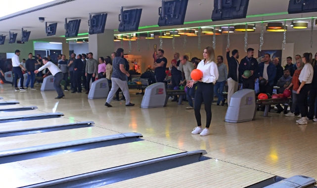 Bursa Osmangazi personeli, iş stresini bowlingle attı