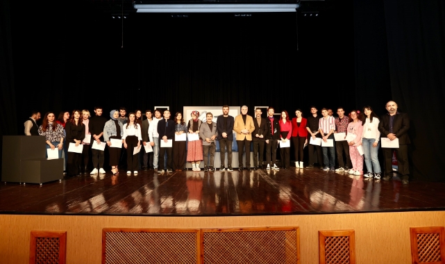 Büyükşehir Tiyatro Okulu mezunlarını uğurladı