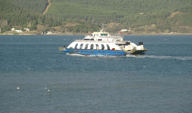 Çanakkale'de feribot seferlerine 'Fırtına' engeli