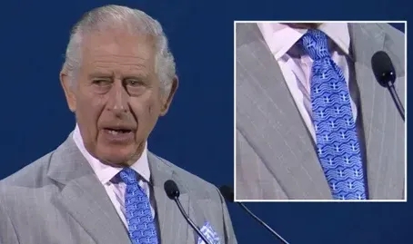 Charles'ın Yunanistan bayrağı desenli kravatı gündem oldu