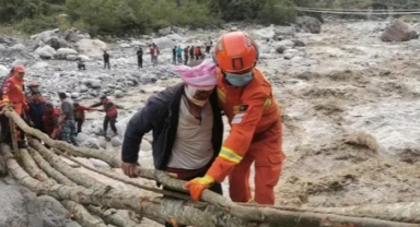 Çin'deki deprem felaketindeki can kaybı 131'e yükseldi