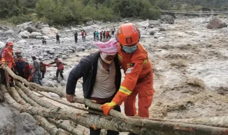 Çin'deki deprem felaketindeki can kaybı 131'e yükseldi