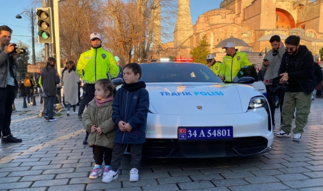 Çökertilen çeteden kalan otomobillere yoğun ilgi!