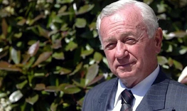 Devlet sanatçısı Prof. Dr. Nevzat Atlığ hayatını kaybetti