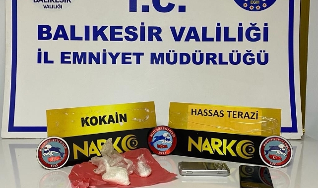 'Dur' ihtarına uymayıp kaçan araçtan cinayet zanlısı çıktı