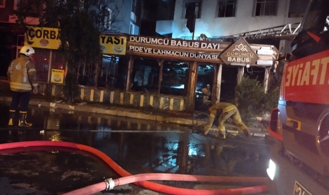 Dürümcü dükkanı alevlere teslim oldu