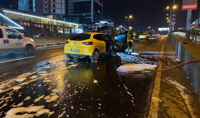 E-5 karayolunda seyir halindeki araç alev topuna döndü