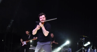 Ekin Uzunlar kemençe performansıyla dinleyicileri büyüledi