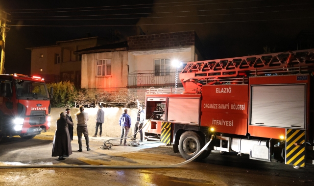Elazığ’da çatı yangını