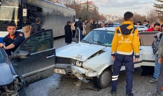 Elazığ’da zincirleme trafik kazası: 3 yaralı