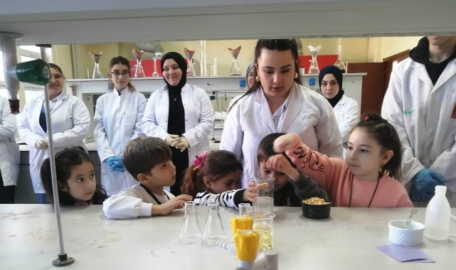Emet MYO’da minikler için ''Bilim Günü'' etkinliği