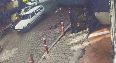 Feci kaza! Scooter kullanan çocuğu otomobil ezdi