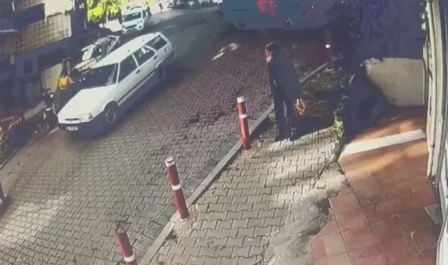 Feci kaza! Scooter kullanan çocuğu otomobil ezdi
