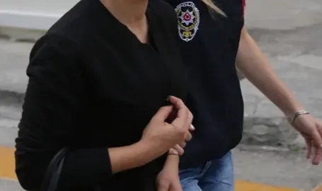 FETÖ hükümlüsü dolabın arkasına saklanmış!