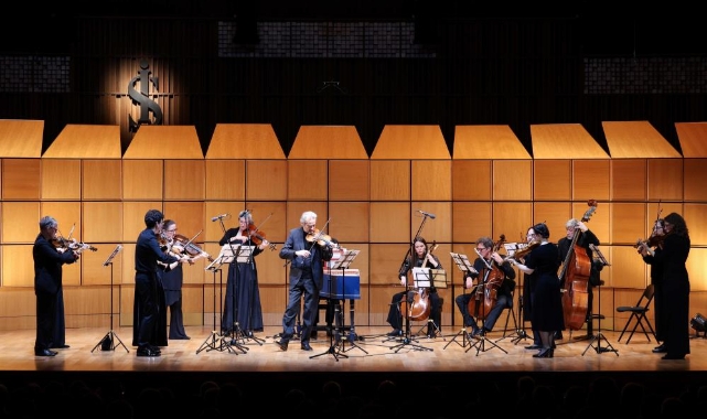 Giuliano Carmignola ve Concerto Köln İş Sanat sahnesinde müzikseverlerle buluştu