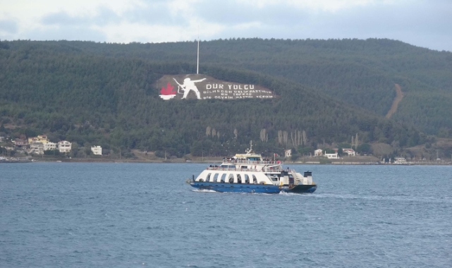 Gökçeada feribot seferlerine 'fırtına' engeli