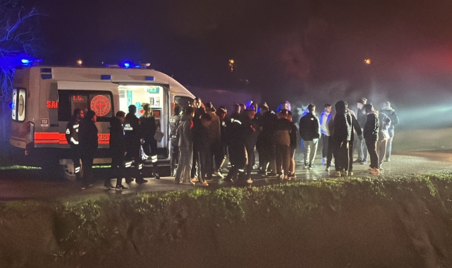 Hafif ticari araç dereye uçtu: 3 yaralı