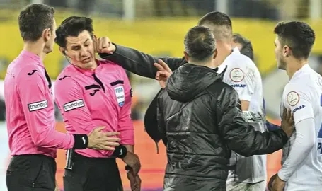Halil Umut Meler futbolu bırakıyor mu?
