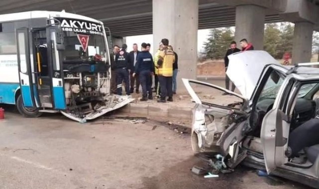 Halk otobüsü ile otomobil çarpıştı