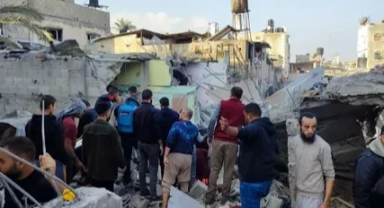 İsrail Gazze’de mülteci kamplarını vurdu: 23 ölü