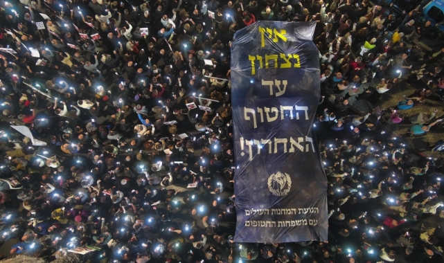 İsrailli esir yakınları Tel Aviv’de protesto düzenledi